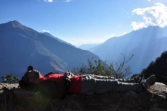 Merecido descanso nas ruínas da cidade inca de Choquequirao, no Peru
